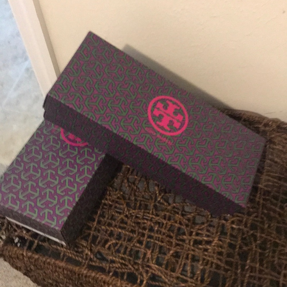 2 Tory Burch boxes - Picture 2 of 3